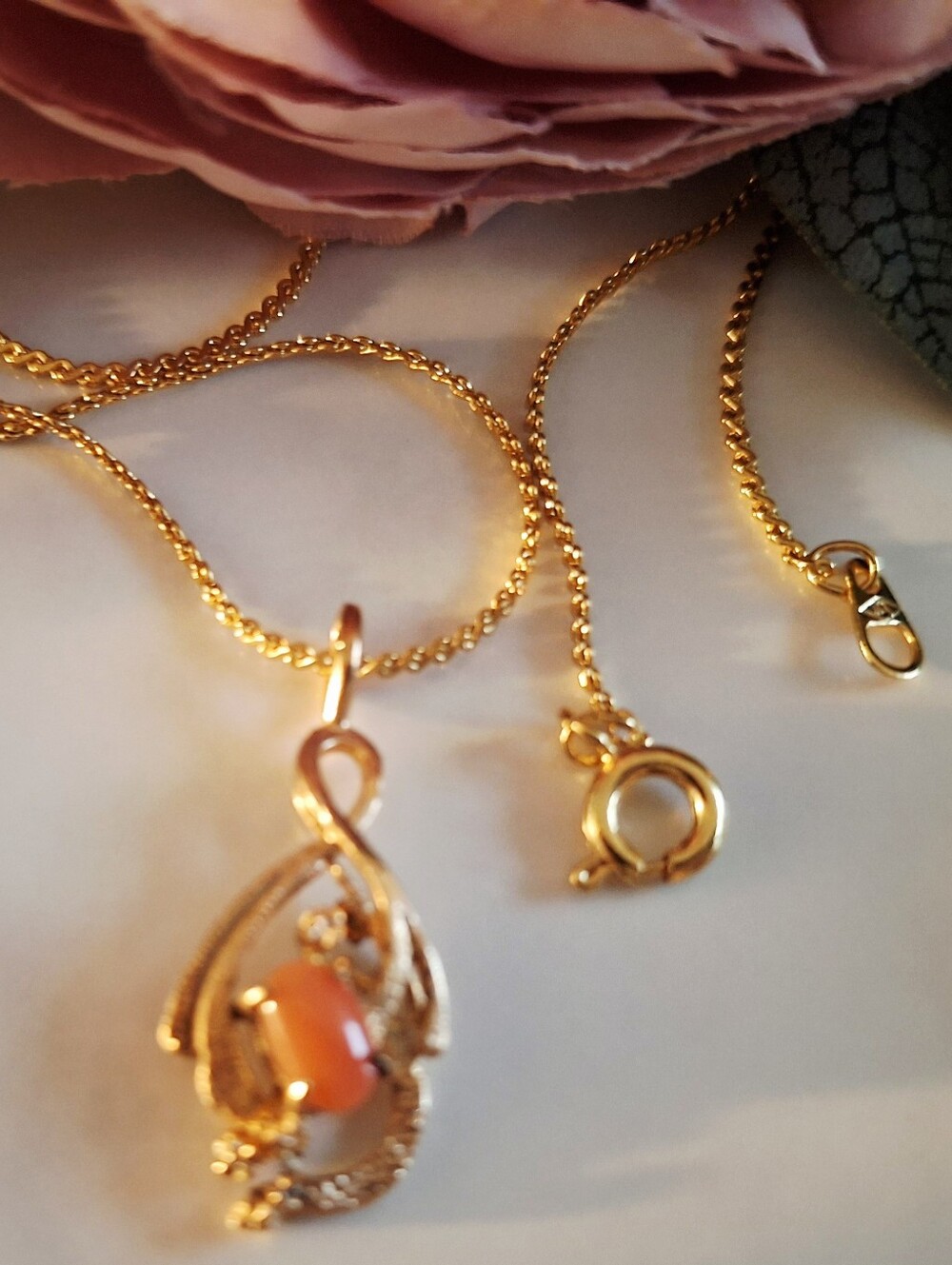 Vintage 80s ✨️🧡Gold & Peach Gemstone Pendant Necklace
